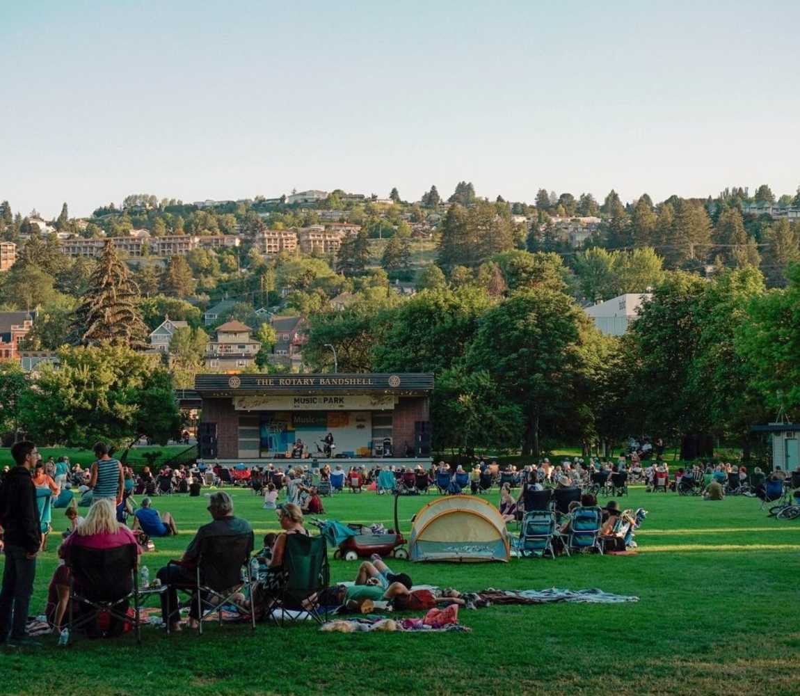 Families gather at Riverside Park to enjoy live Music