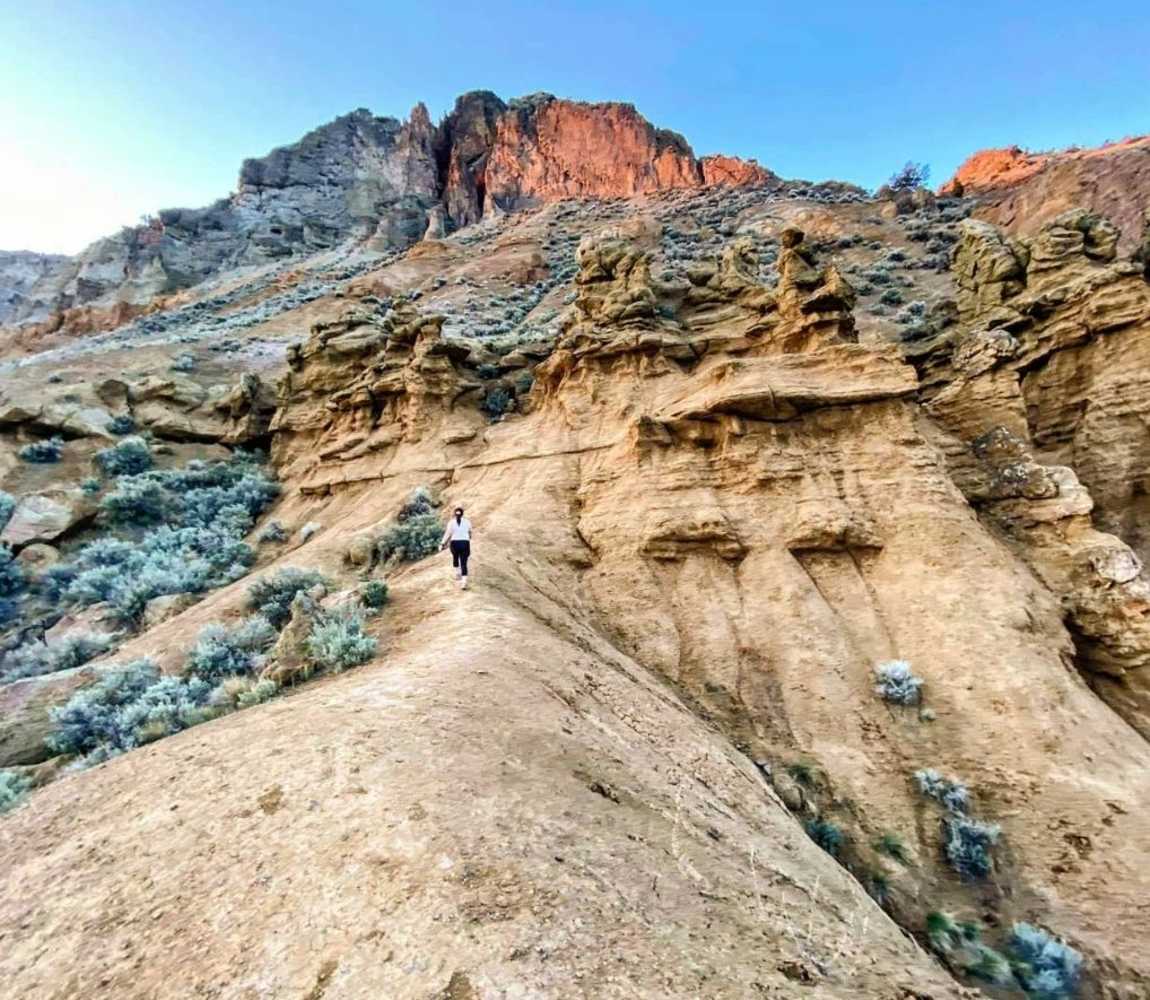 Cinnamon Ridge Hoodoos