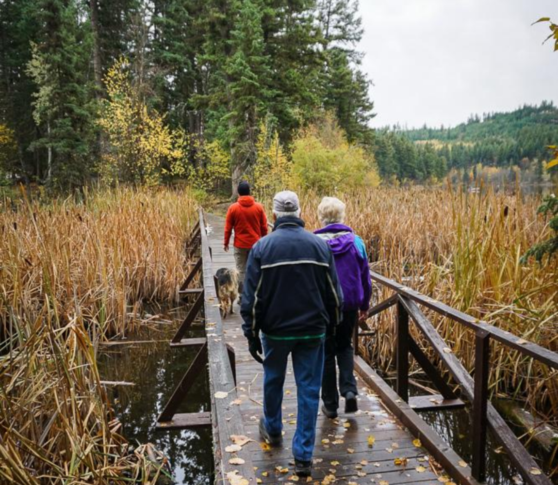 Isobel Lake Hike in the Fall