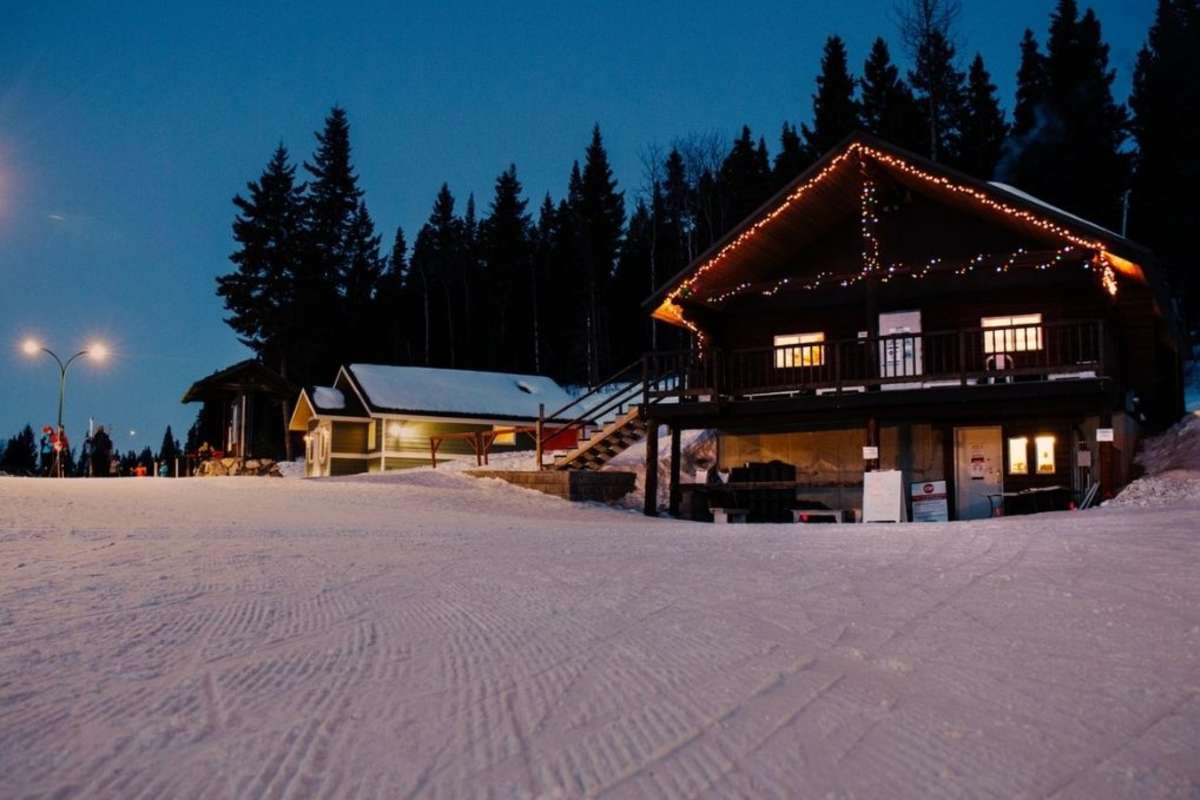 Picture of the lodge at Overlander Ski Club Kamloops where nordic skiiers can warm up next to the fire