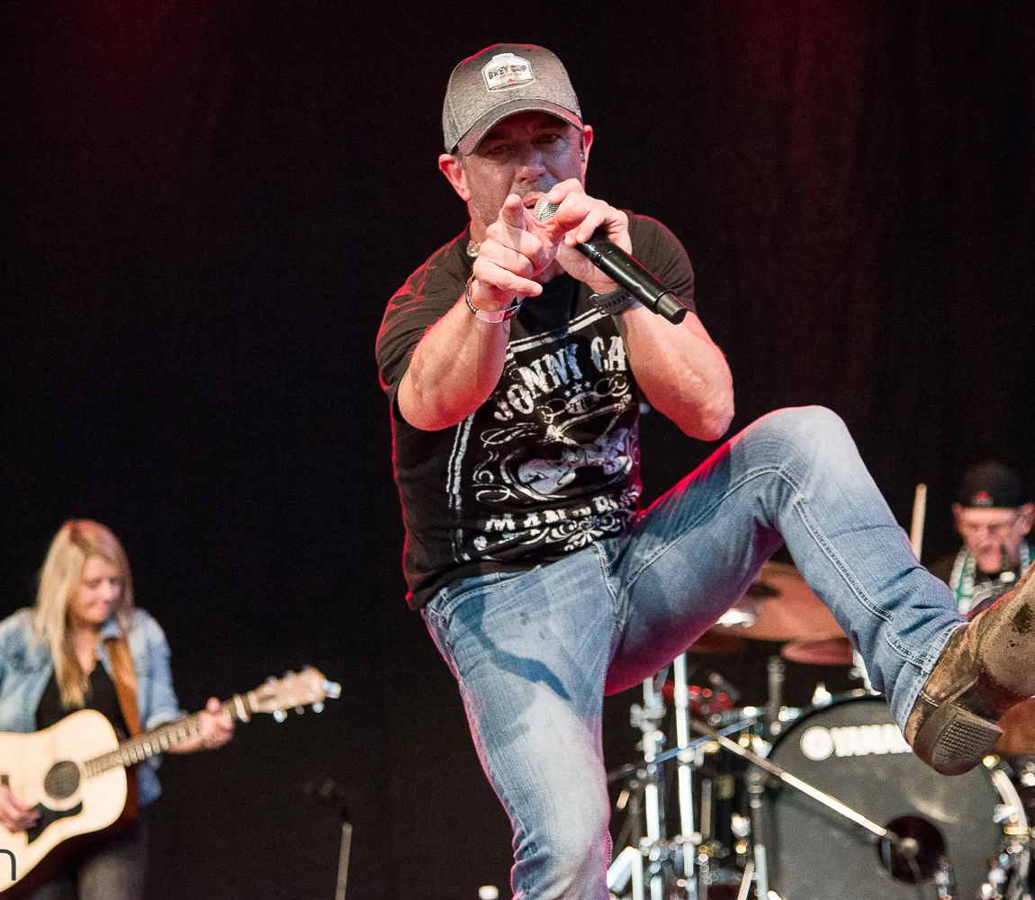 Canadian Country Star Aaron Pritchett singing on stage