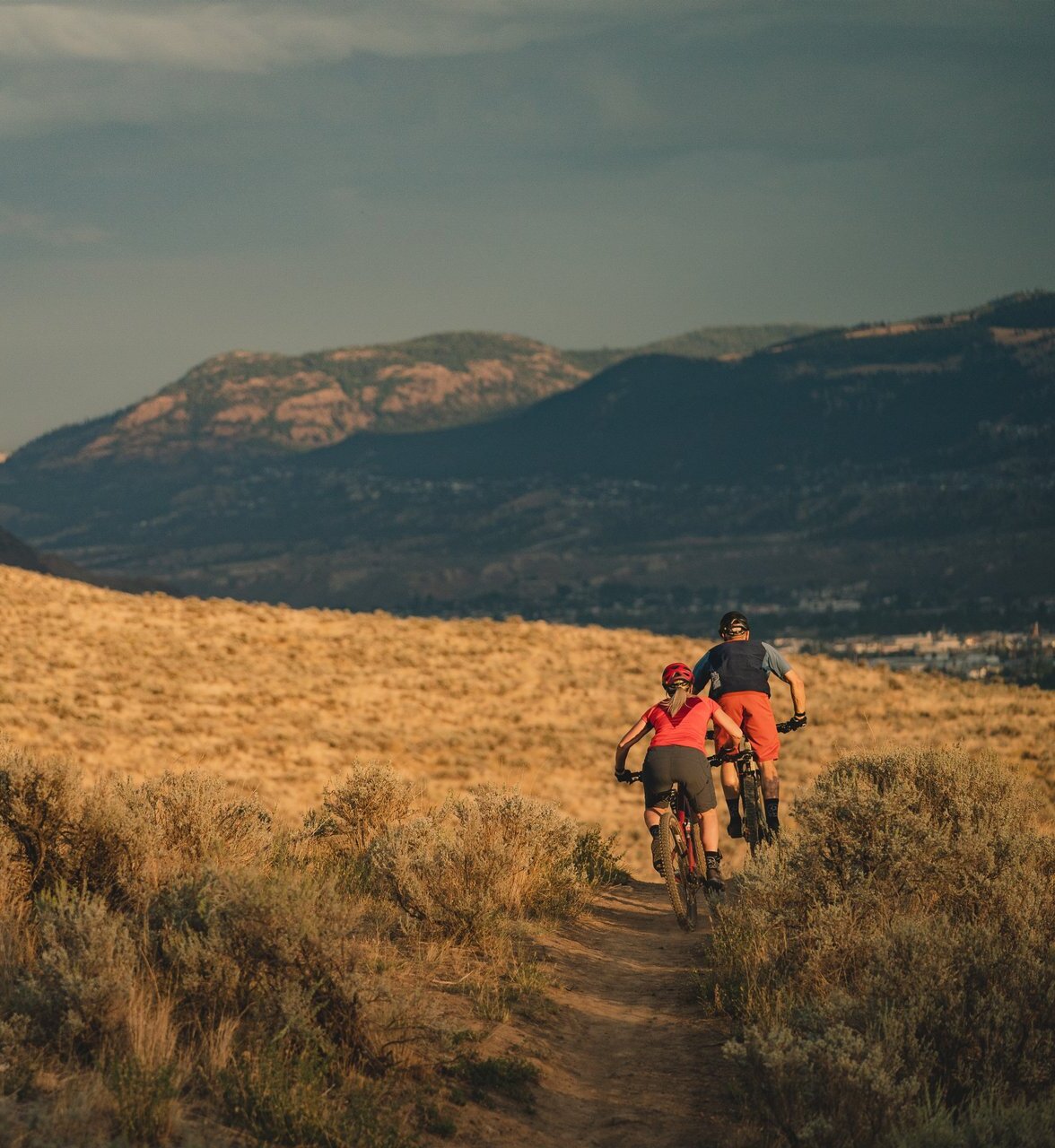 Couple mountain biking in Lac du Bois Grasslands in Kamloops, BC.