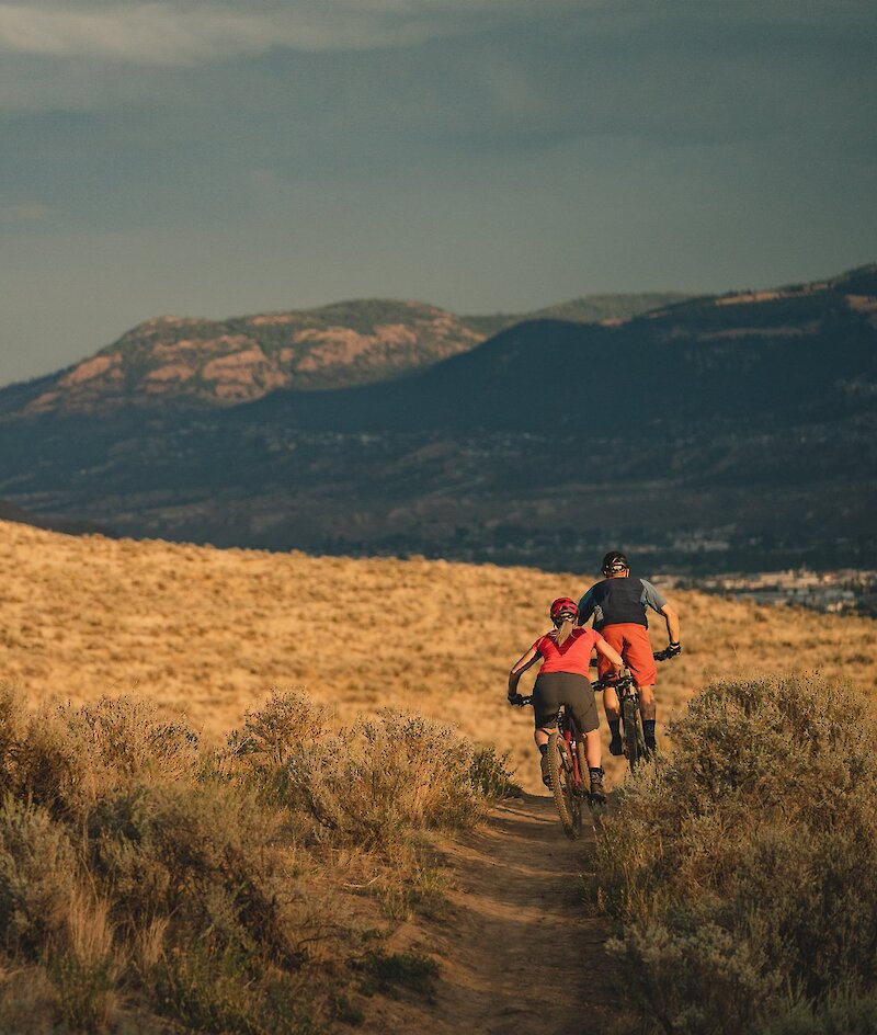 Couple mountain biking in Lac du Bois Grasslands in Kamloops, BC.