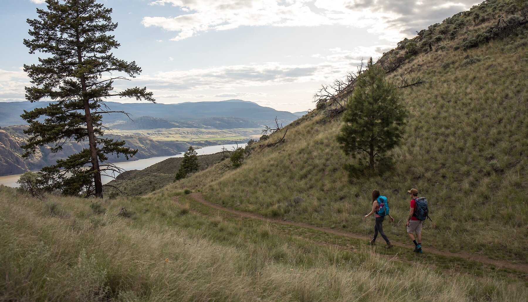 Two people hiking along Battle Bluff Trail in Kamloops.