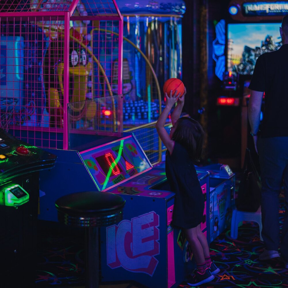 Girl playing a basketball arcade game at The Fun Factor Fun Centre on the North Shore in Kamloops, BC.